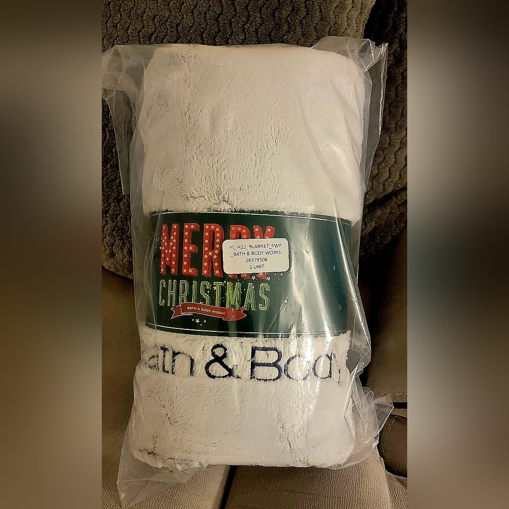 B&BW "Coziest Throw" Limited Edition Extra Plush Holiday Blanket